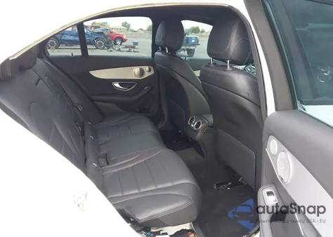 2019 Mercedes-Benz C 300 4Matic z USA, uszkodzony, nr VIN 55SWF8EBXKU306059